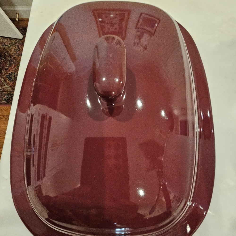 Pampered Chef baking dish with lid.